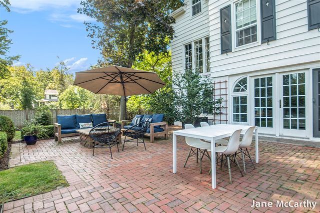 270 Lakeside Drive, East Grand Rapids, MI 49506