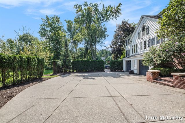 270 Lakeside Drive, East Grand Rapids, MI 49506