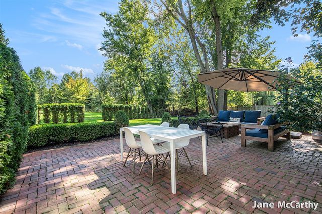 270 Lakeside Drive, East Grand Rapids, MI 49506