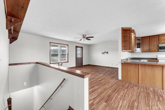 354 Honeysuckle Road, Marshfield, MO 65706