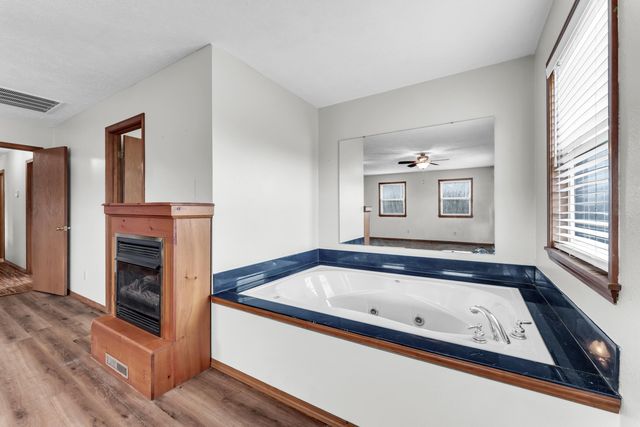 354 Honeysuckle Road, Marshfield, MO 65706