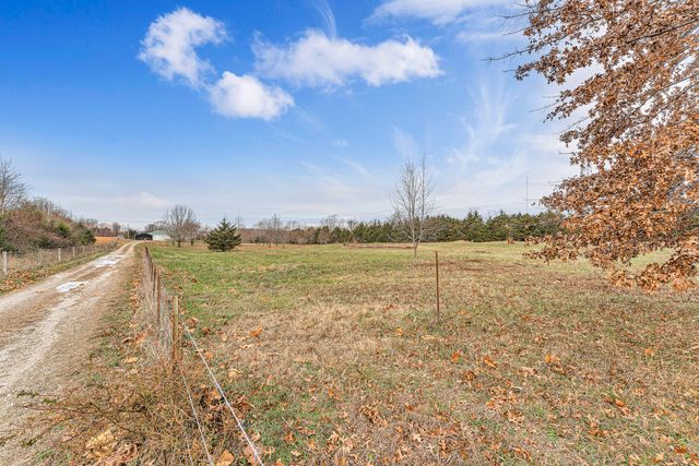 354 Honeysuckle Road, Marshfield, MO 65706