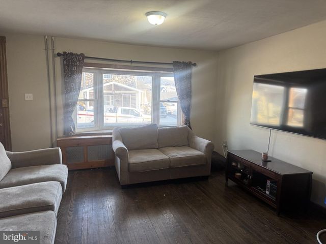 429 E ELM ST, Tamaqua, PA 18252