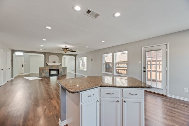 905 Elizabeth Drive, Lewisville, TX 75067