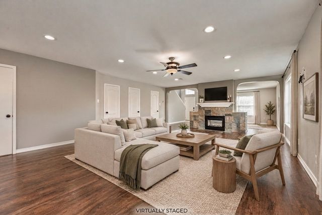 905 Elizabeth Drive, Lewisville, TX 75067