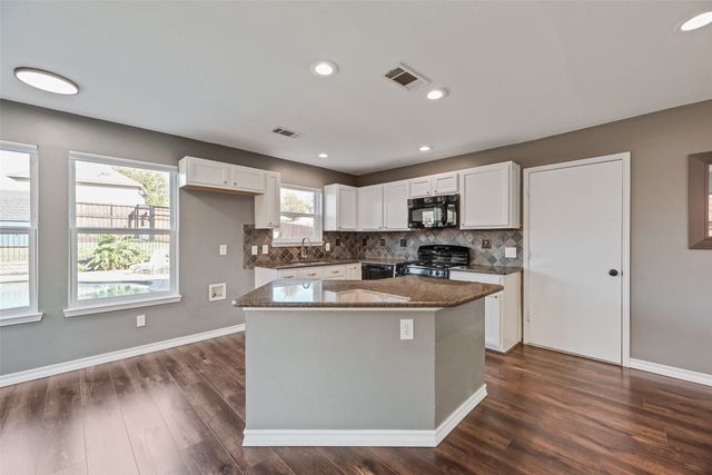 905 Elizabeth Drive, Lewisville, TX 75067