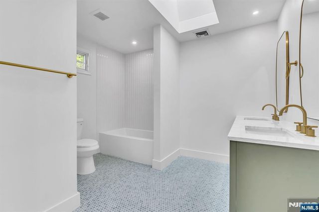 69 Broadway, Park Ridge, NJ 07656