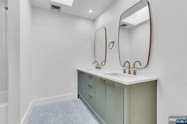 69 Broadway, Park Ridge, NJ 07656