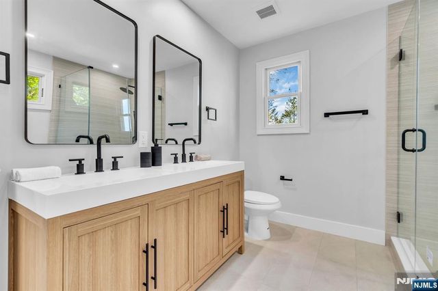 69 Broadway, Park Ridge, NJ 07656