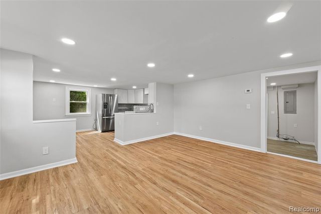8280 Pine Street, Taylor, MI 48180