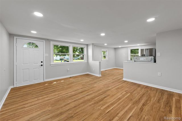 8280 Pine Street, Taylor, MI 48180