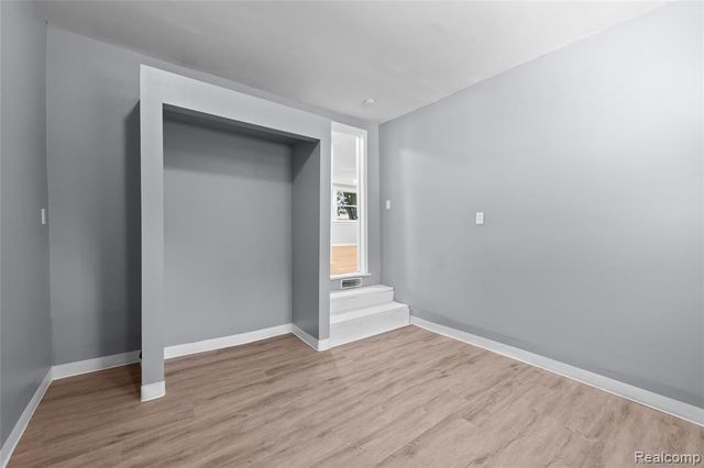 8280 Pine Street, Taylor, MI 48180