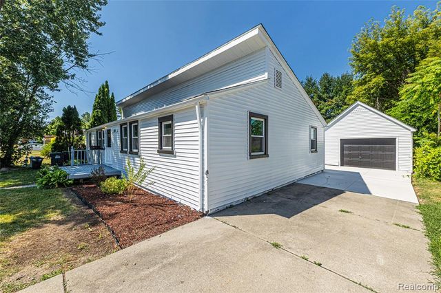 8280 Pine Street, Taylor, MI 48180