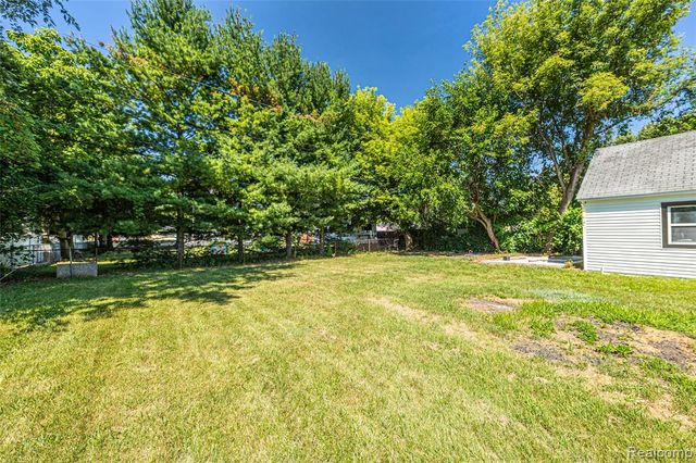 8280 Pine Street, Taylor, MI 48180