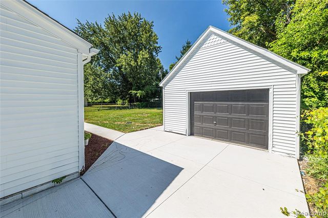8280 Pine Street, Taylor, MI 48180