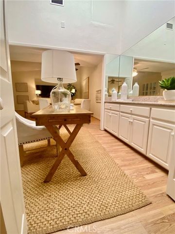 1880 McKinney Way, M15-20B, Seal Beach, CA 90740