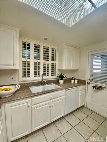 1880 McKinney Way, M15-20B, Seal Beach, CA 90740