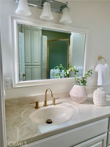 1880 McKinney Way, M15-20B, Seal Beach, CA 90740