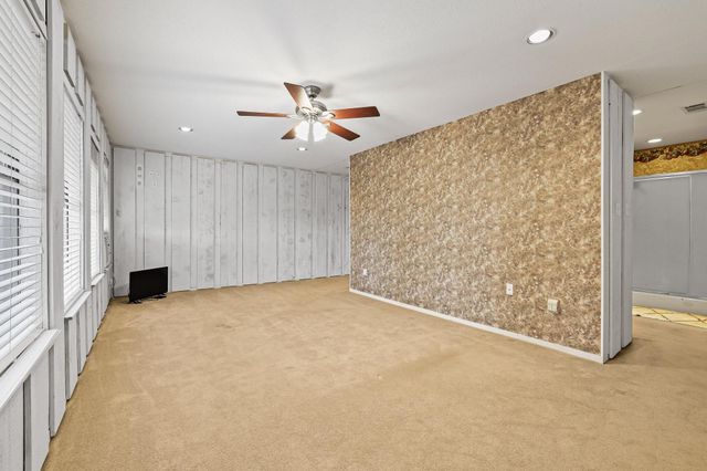 275 Lakecrest Drive, Pottsboro, TX 75076