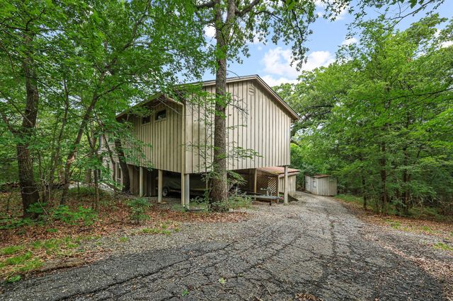 275 Lakecrest Drive, Pottsboro, TX 75076