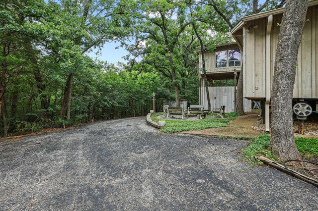 275 Lakecrest Drive, Pottsboro, TX 75076