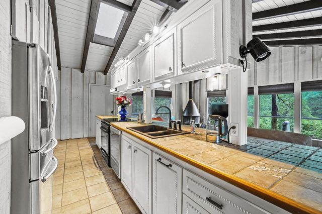 275 Lakecrest Drive, Pottsboro, TX 75076