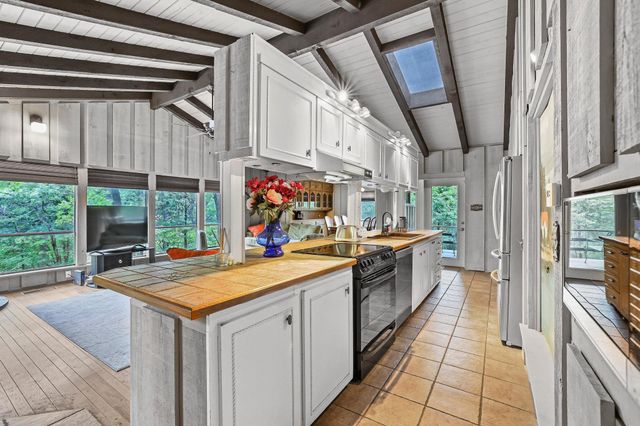 275 Lakecrest Drive, Pottsboro, TX 75076