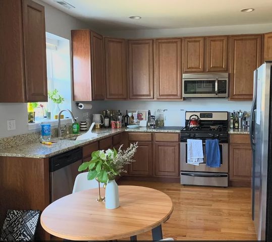 3051 W FULLERTON Avenue 1, Chicago, IL 60647