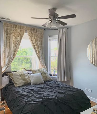 3051 W FULLERTON Avenue 1, Chicago, IL 60647