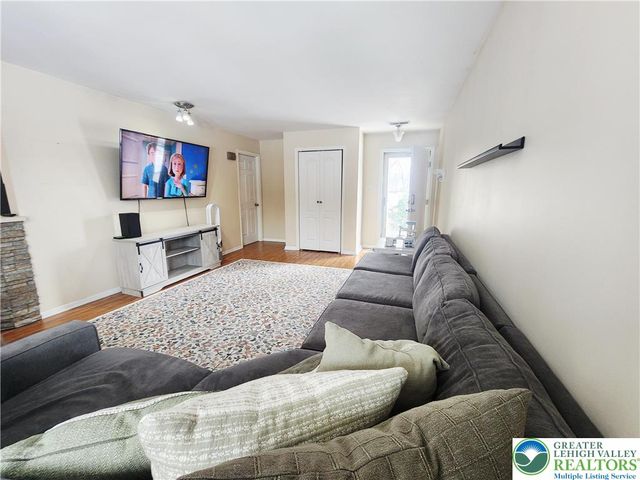 7356 Sauerkraut Lane A, Lower Macungie Twp, PA 18062