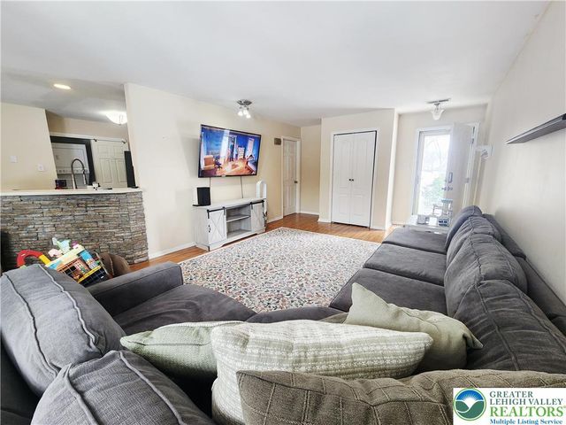 7356 Sauerkraut Lane A, Lower Macungie Twp, PA 18062