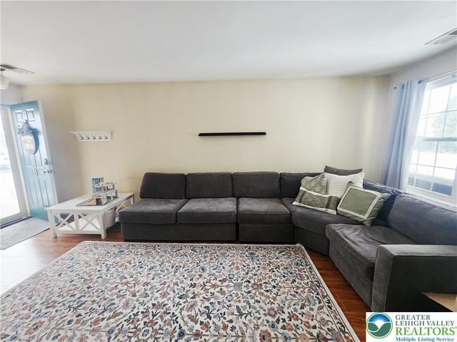 7356 Sauerkraut Lane A, Lower Macungie Twp, PA 18062