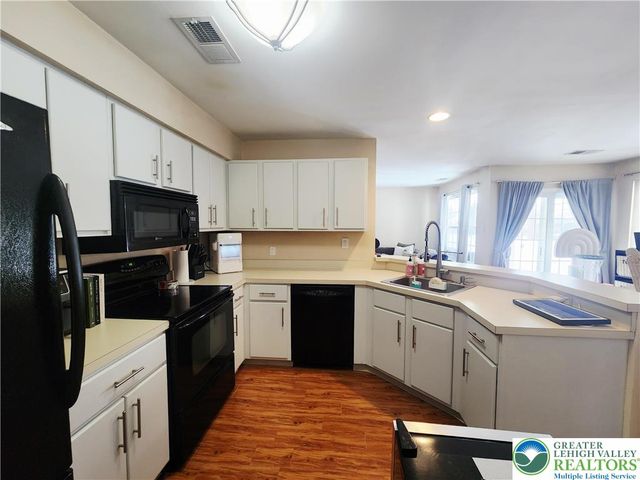 7356 Sauerkraut Lane A, Lower Macungie Twp, PA 18062