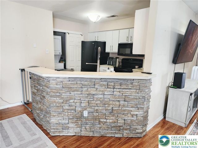 7356 Sauerkraut Lane A, Lower Macungie Twp, PA 18062