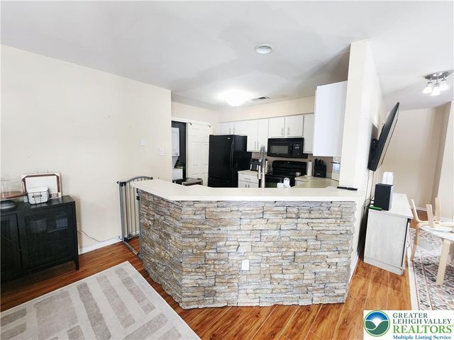 7356 Sauerkraut Lane A, Lower Macungie Twp, PA 18062