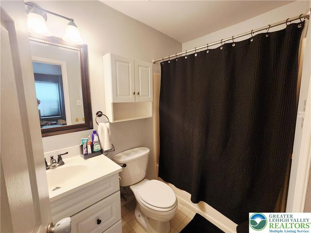 7356 Sauerkraut Lane A, Lower Macungie Twp, PA 18062