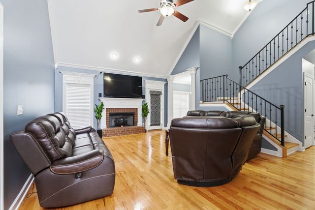 2733 Presley Dr, Murfreesboro, TN 37128