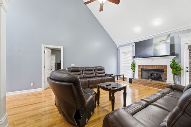 2733 Presley Dr, Murfreesboro, TN 37128