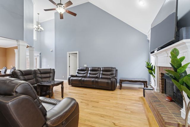 2733 Presley Dr, Murfreesboro, TN 37128