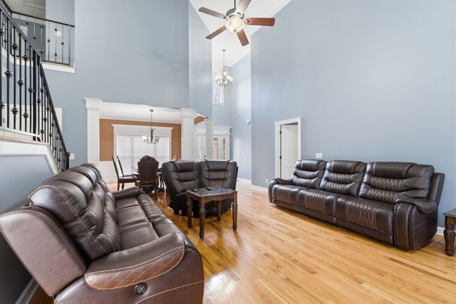 2733 Presley Dr, Murfreesboro, TN 37128