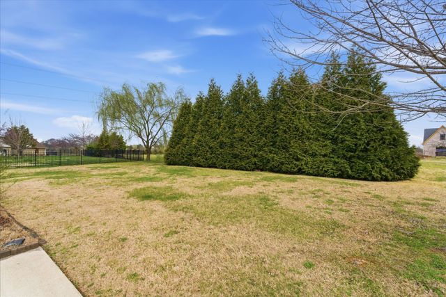 2733 Presley Dr, Murfreesboro, TN 37128