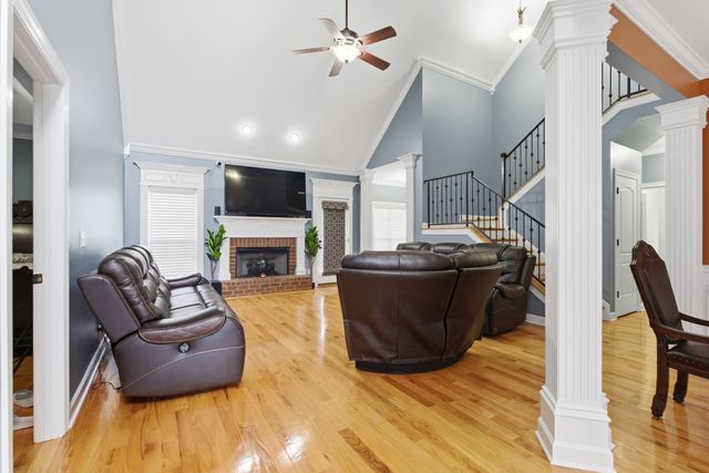 2733 Presley Dr, Murfreesboro, TN 37128