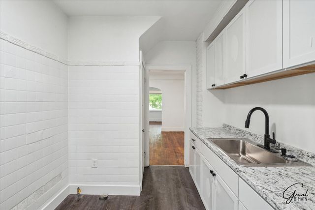 12328 Longview Street, Detroit, MI 48213