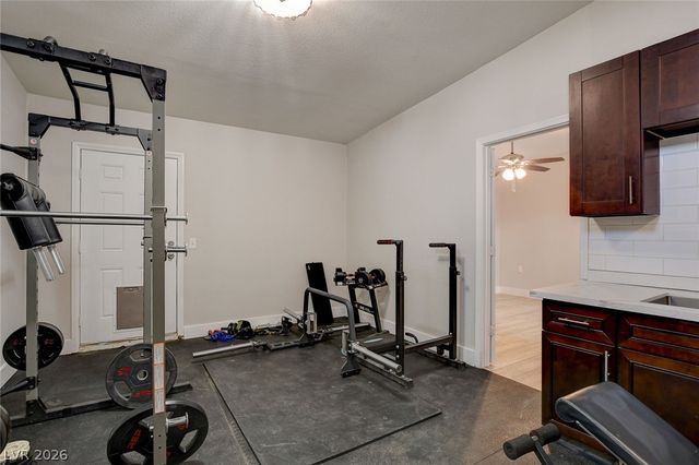 1077 Westminster Avenue, Las Vegas, NV 89119