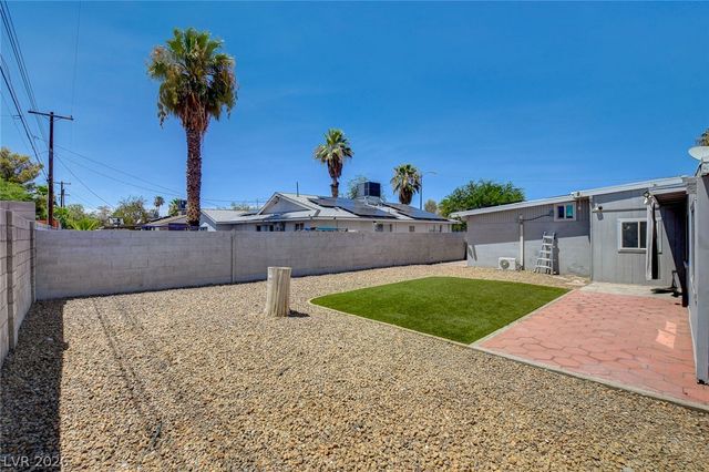 1077 Westminster Avenue, Las Vegas, NV 89119