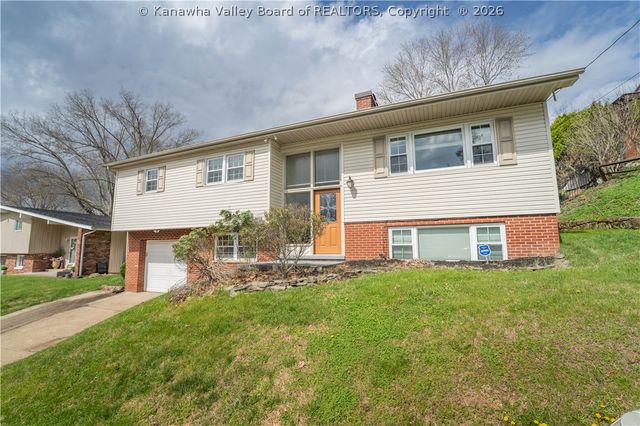 2013 Huber Road, Charleston, WV 25314