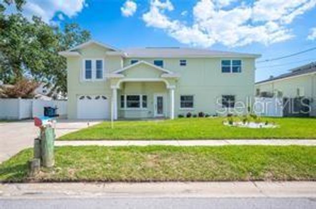 8704 BAY CREST LANE, Tampa, FL 33615