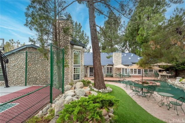11822 Zelzah, Granada Hills, CA 91344