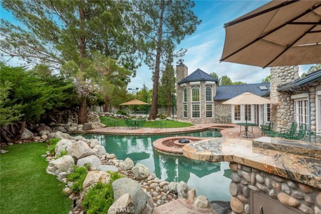 11822 Zelzah, Granada Hills, CA 91344