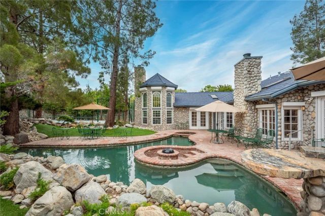 11822 Zelzah, Granada Hills, CA 91344